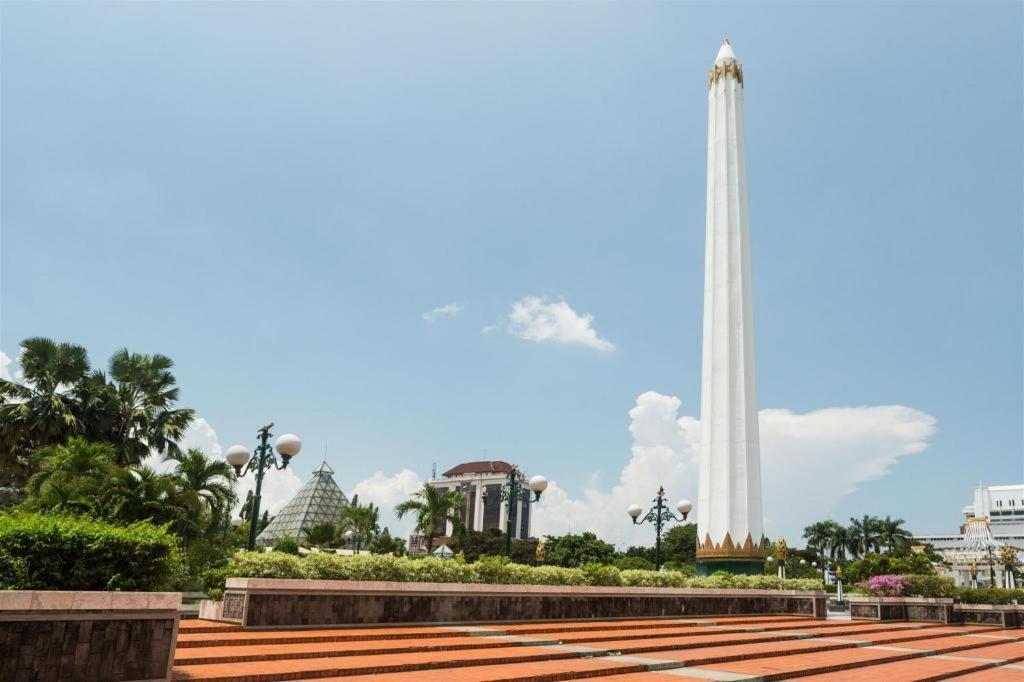 Life Puri Hotel Surabaya Gubeng Εξωτερικό φωτογραφία