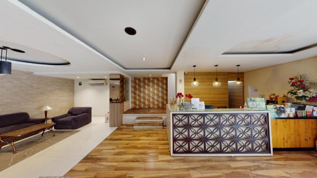 Life Puri Hotel Surabaya Gubeng Εξωτερικό φωτογραφία