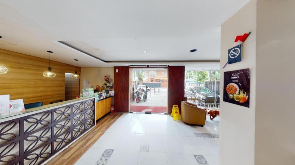 Life Puri Hotel Surabaya Gubeng Εξωτερικό φωτογραφία