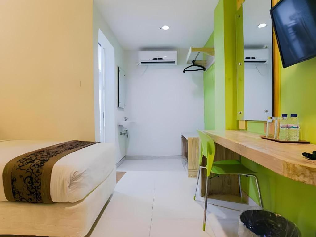 Life Puri Hotel Surabaya Gubeng Εξωτερικό φωτογραφία