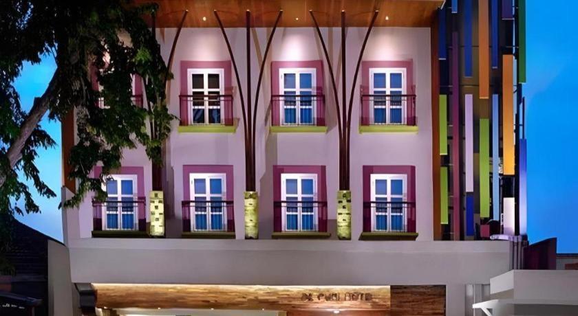 Life Puri Hotel Surabaya Gubeng Εξωτερικό φωτογραφία