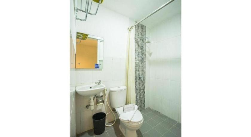 Life Puri Hotel Surabaya Gubeng Εξωτερικό φωτογραφία