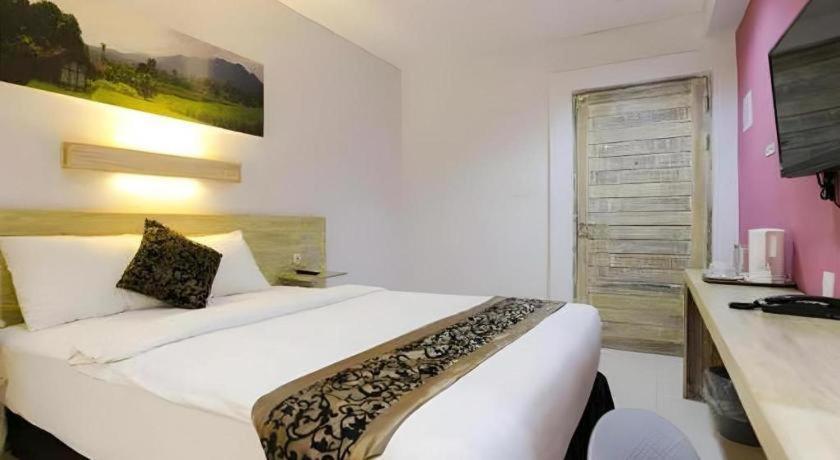 Life Puri Hotel Surabaya Gubeng Εξωτερικό φωτογραφία