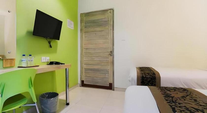 Life Puri Hotel Surabaya Gubeng Εξωτερικό φωτογραφία