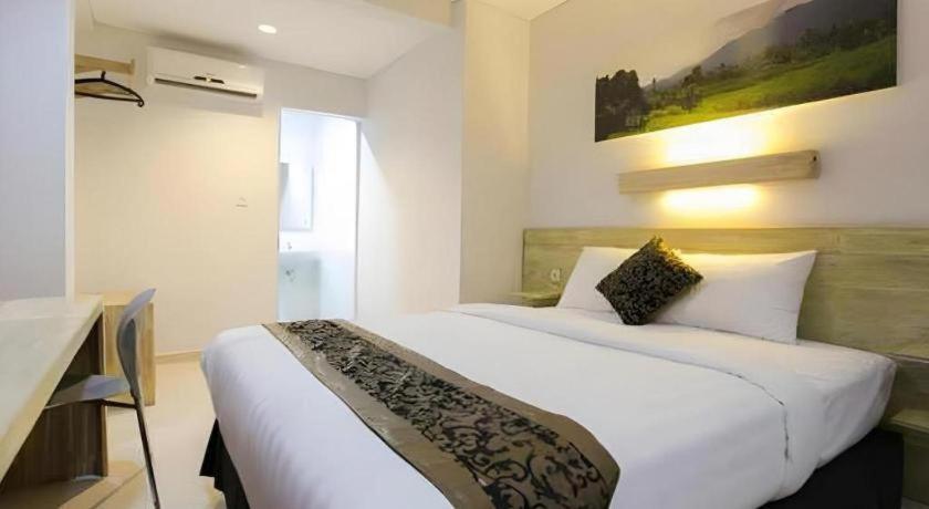 Life Puri Hotel Surabaya Gubeng Εξωτερικό φωτογραφία