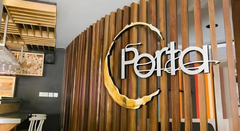 Life Puri Hotel Surabaya Gubeng Εξωτερικό φωτογραφία