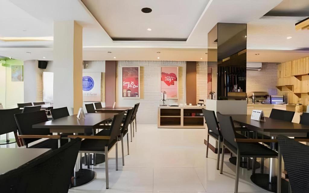 Life Puri Hotel Surabaya Gubeng Εξωτερικό φωτογραφία